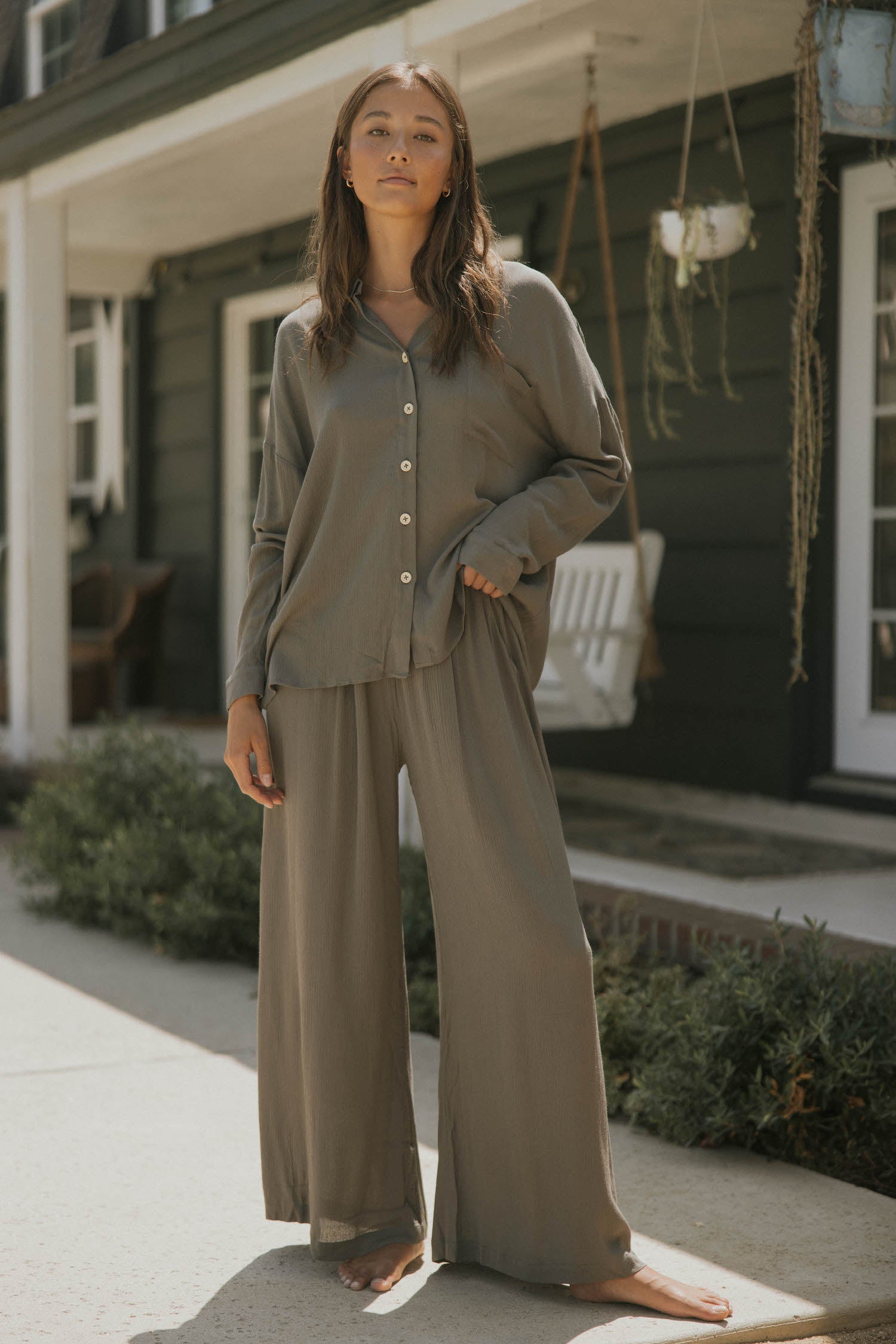 Lightweight women's lounge pants for travel.