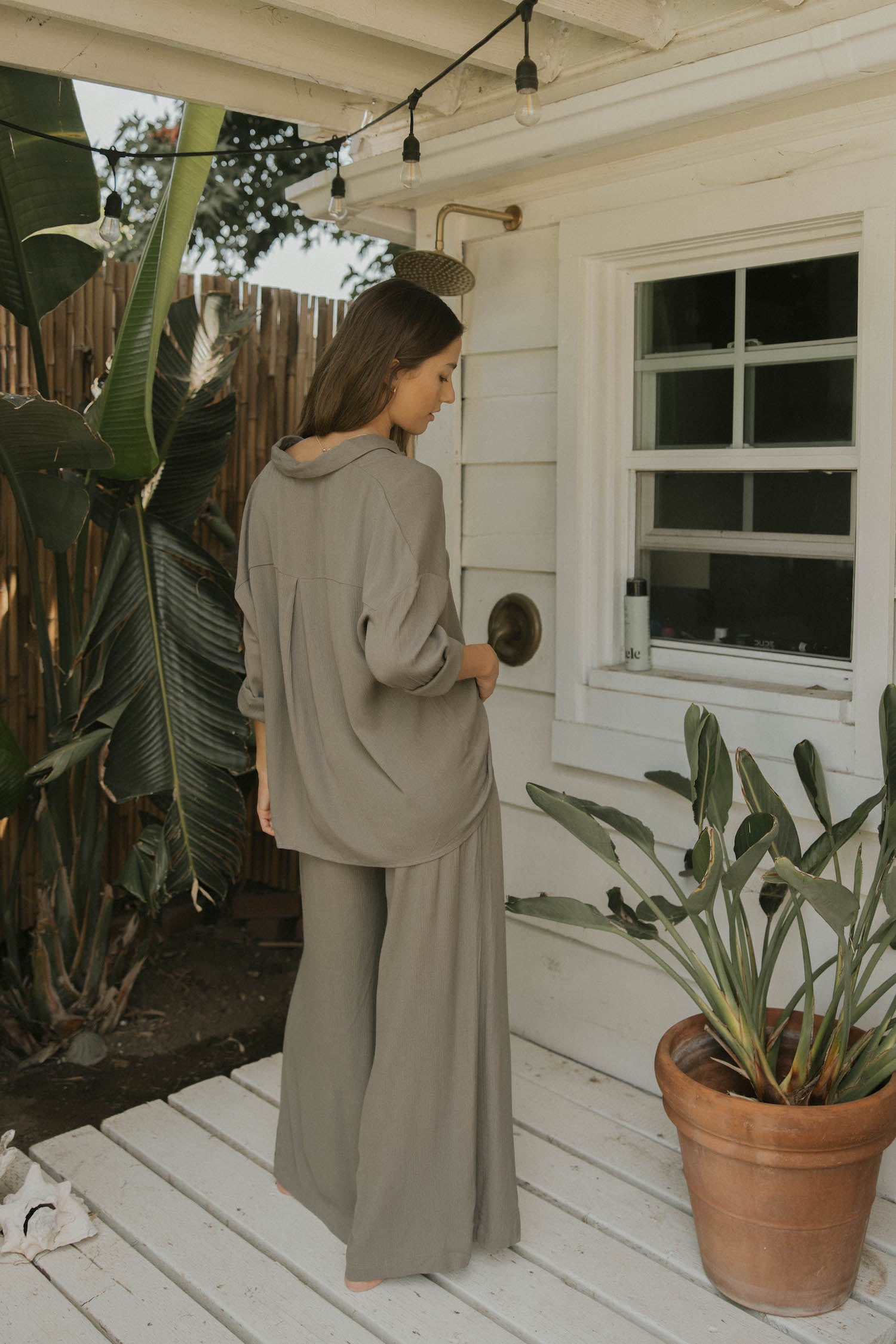 Lightweight women&#39;s lounge pants for travel in gray.